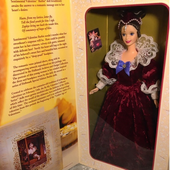 Vintage Hallmark 1996 Sentimental Valentine Barbie - Picture 3 of 5